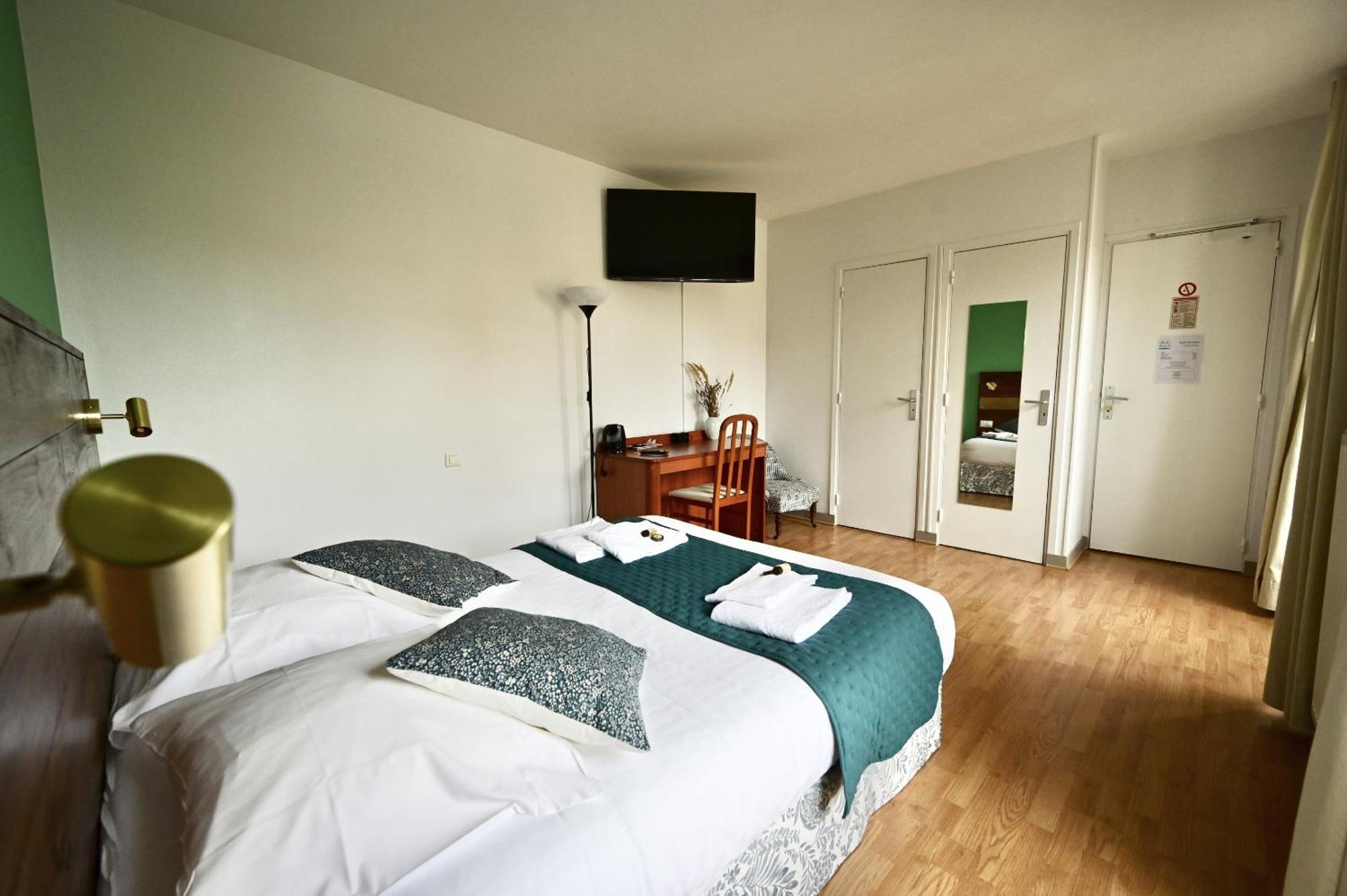 Hotel La Cuisine Des Lulus Montainville  Room photo